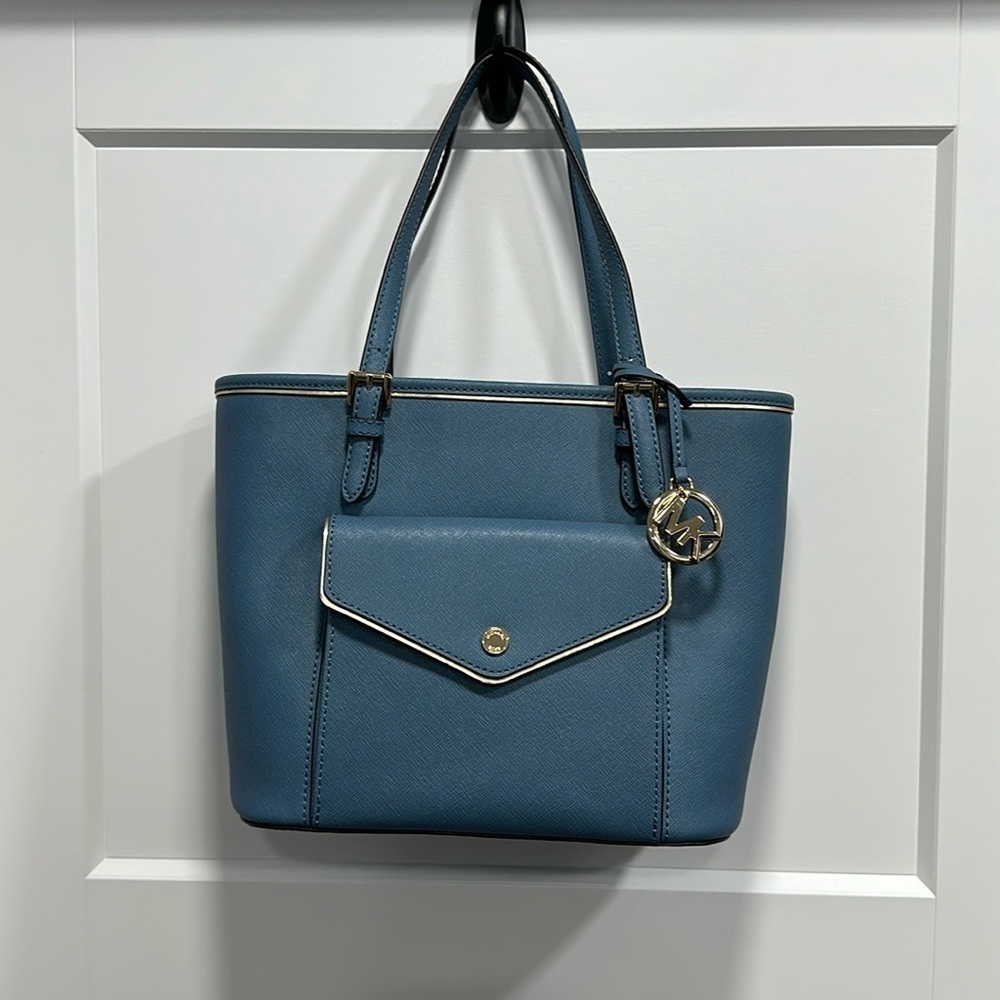MICHAEL KORS SAFFIANO DENIM WITH GOLD-TONE HARDWARE